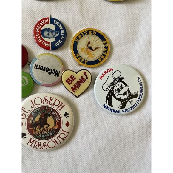 Vintage Pinback Button Collection - 30 Pcs - Wm. Dalton St. Joseph & More - Picture 4 of 12